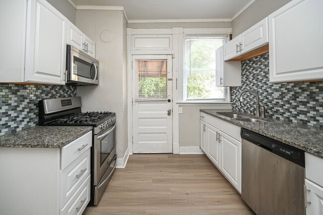 Building Photo - 2317 Stratford Ave