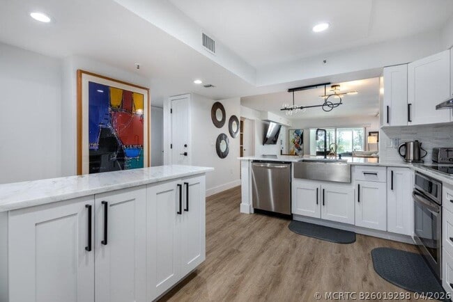 6096 Huntwick Terrace Unidad 303