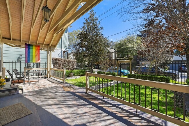 Photo - 1612 Vermont St