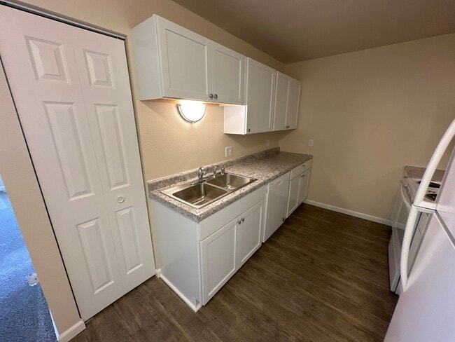 Photo - Marshfield Columns