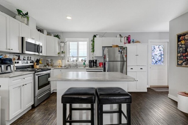 Photo - 3 bedroom in Clairmont AB T8X 5C8