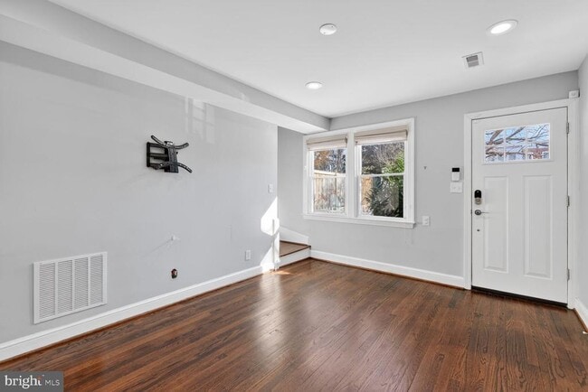 Photo - 124 Baggett Pl