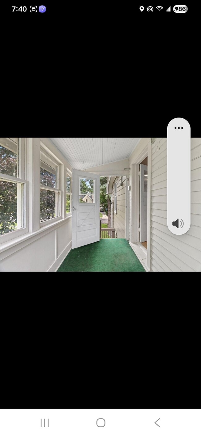 Photo - 408 1/2 E Washington St Unidad Upper