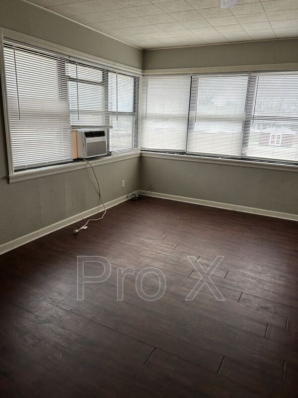 Photo - 126 E 13th St Unit Apt. 7