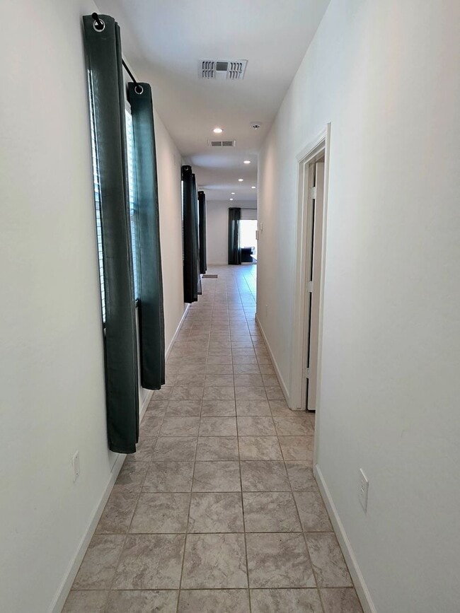 Photo - 3-bedroom home In Superstition Vistas, just 2 years new