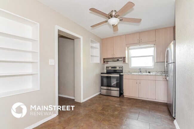 Photo - 2184 Colonial Ave