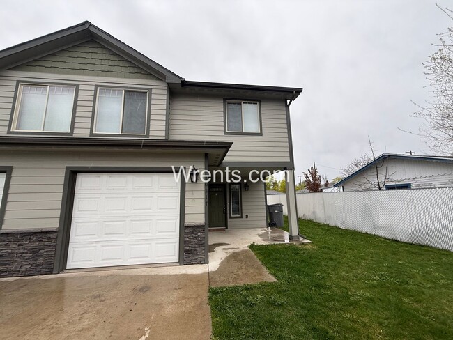 Building Photo - 10317-10319 Maxwell Ln Unit 10317 Maxwell Lane