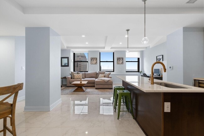 Building Photo - 50 W Broad St Unit 3401