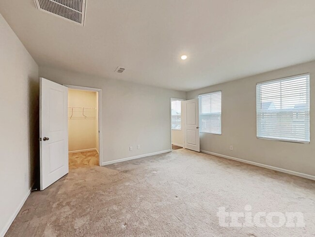 Photo - 467 Hobson Wy