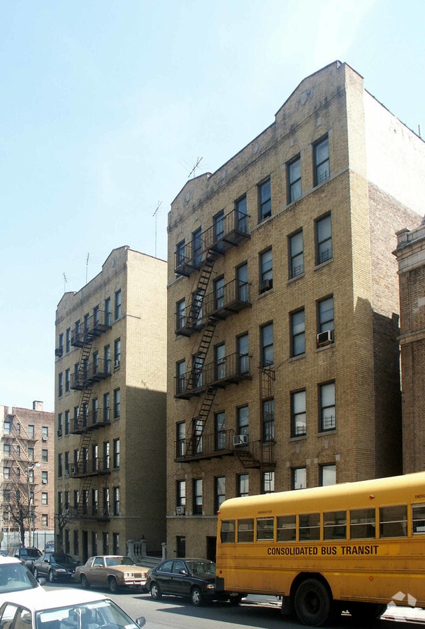 Photo - 2440 Tiebout Ave Apartments