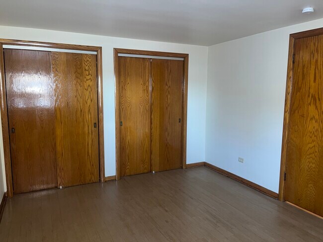 Photo - 8545-8553 N Milwaukee Ave