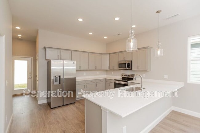 Building Photo - 590 Strong Ave