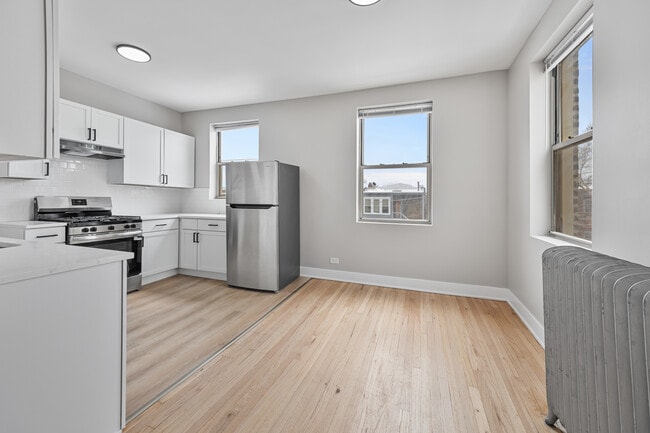 Photo - 7520 N Seeley Ave Unidad 3E