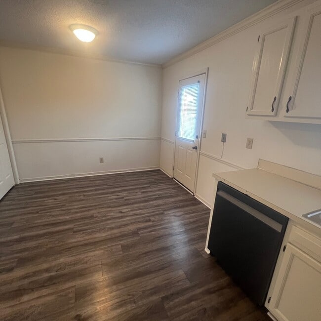 Photo - 2700 Thackery Rd