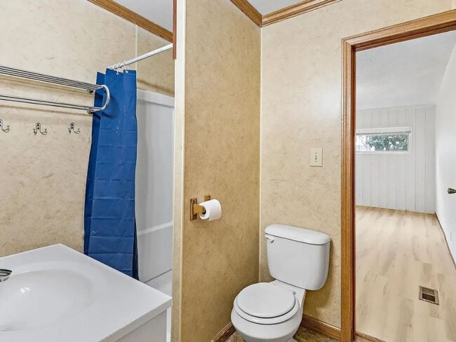 Photo - Updated 2 bed 1 bath bungalow