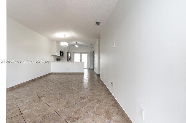 2236 W 74th St