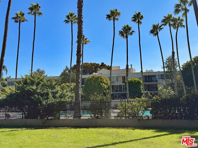 Photo - 289 S Barrington Ave Unit A106