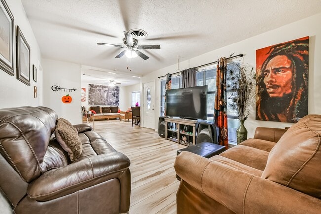 Photo - 222 Linda St