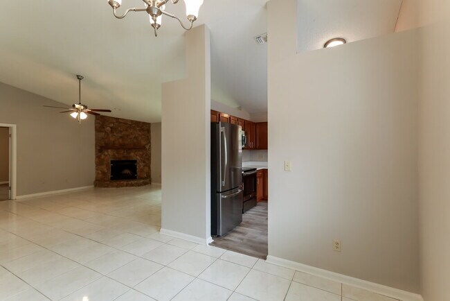 Photo - 8228 Honeysuckle Ln