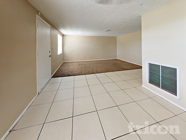 3327 Seffner Dr