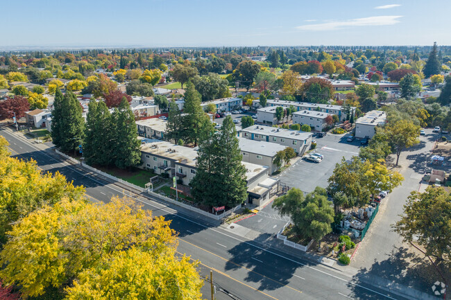 Building Photo - Gold Run Apartments