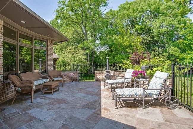4825 Crooked Ln