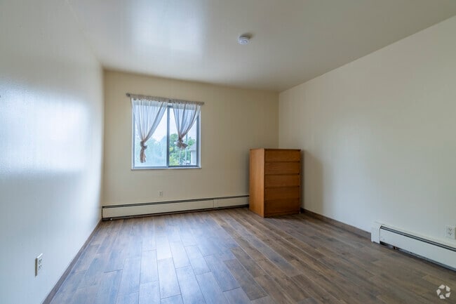 1BR, 1BA - 700SF - Corner Balcony - Bedroom
