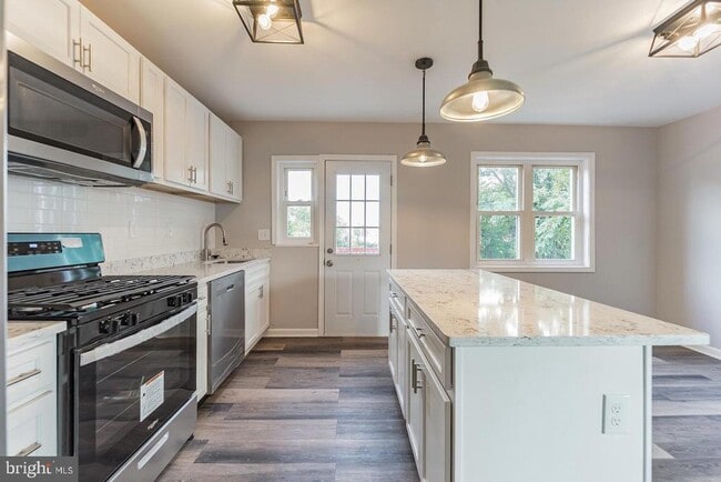 Photo - 4011 Mortimer Ave