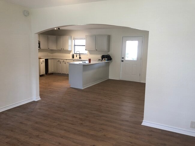 Photo - 3300 Bengston St