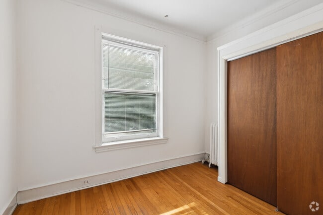 4BR, 1BA - 1,658SF - Bedroom