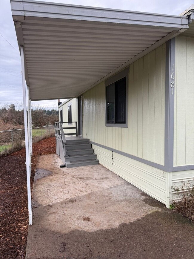 Photo - Updated 3 bedroom 2 bathroom house in Springfield!