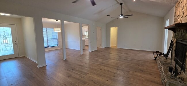 Photo - Large 4 Bedroom Located in Arlington!