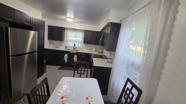 Photo - 803 Surrey Ln