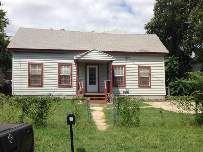 Photo - 1704 Tillery St