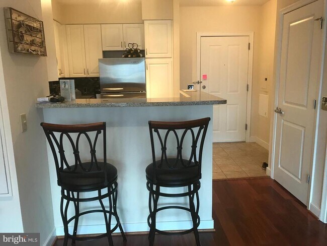 Photo - 555 Massachusetts Ave NW Unidad 1008