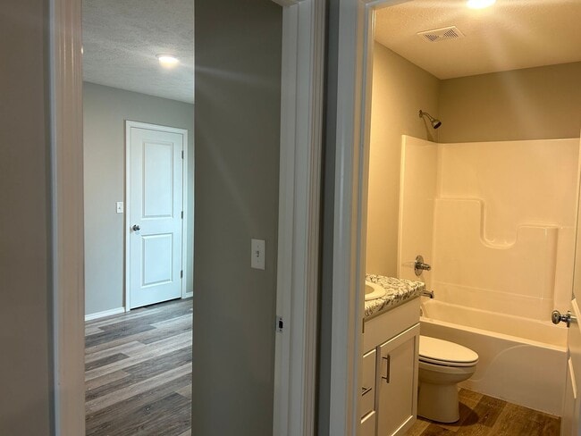 Photo - 3 bedroom home with fenced in back yard!