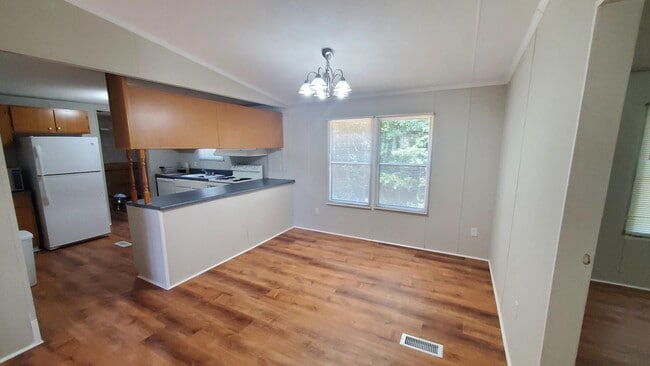 Photo - 4221 Holcomb Cir