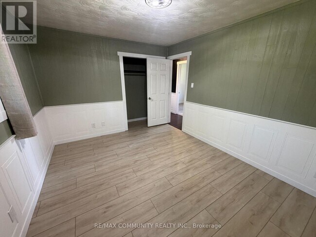 Photo - 2292 Hamilton Rd
