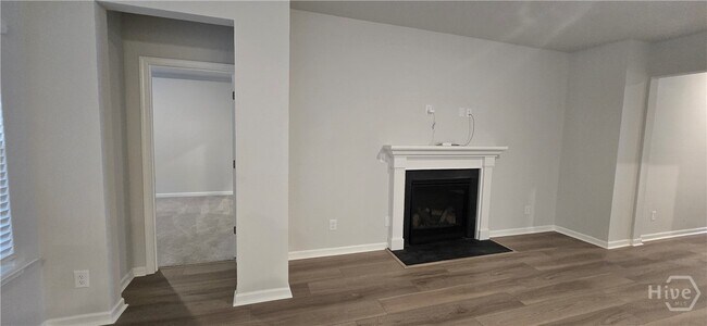 Photo - 107 Weyview Gdns