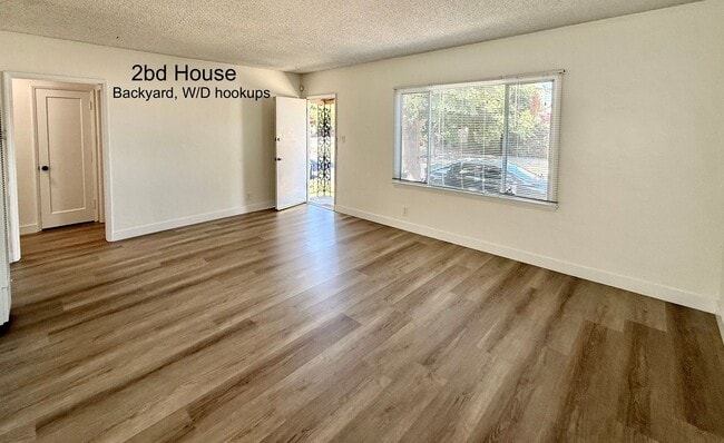 Photo - 11294 Utopia Ave