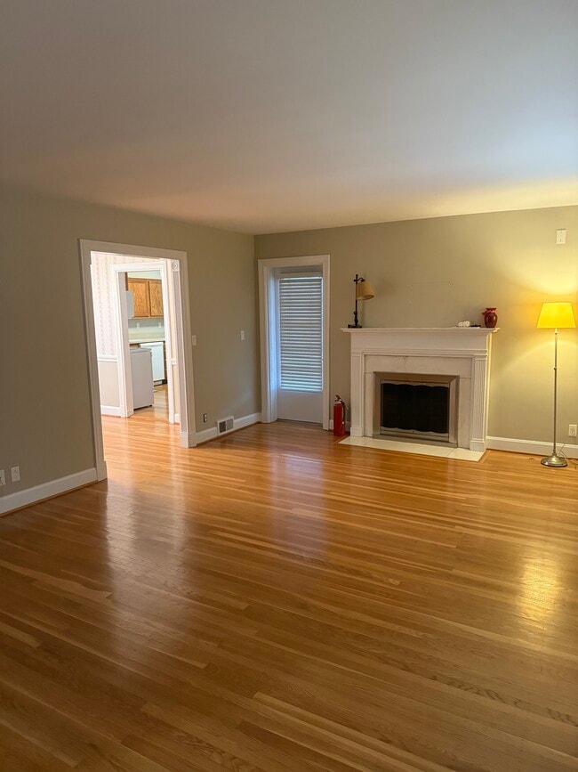 Building Photo - 4301 Lincoln Rd