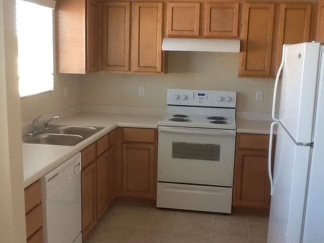 Photo - Two Bedroom Townhouse Style Apartment with Garage - Northwest Santa Rosa