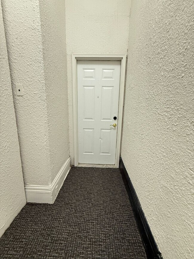 Photo - MINUTES FROM PURDUE...Upstairs 3 Bed 2 Bat... Unit Apt 3