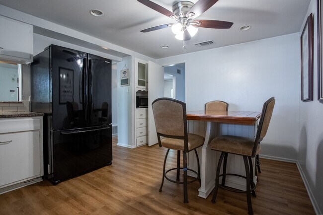 Photo - 223 Downshire Dr