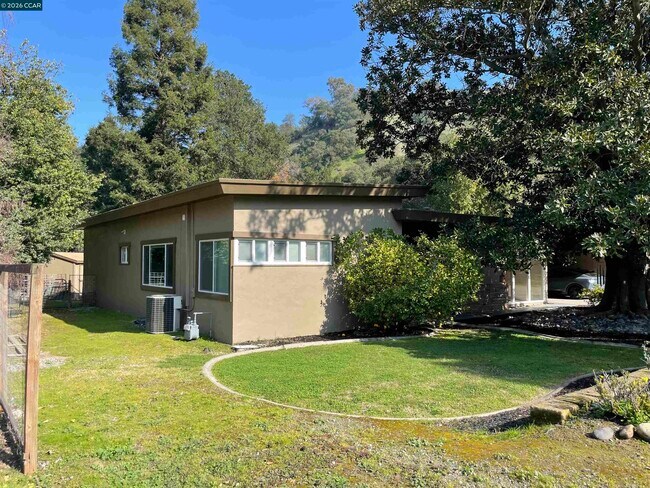 Photo - 123 Sheridan Ln