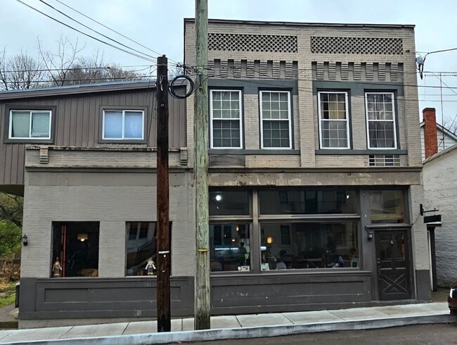 Building Photo - 231 Main St