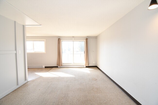 Building Photo - 4280 Quentin Ave Unit 213