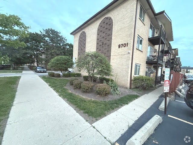 Building Photo - 8701 W Foster Ave Unit 206 Rental