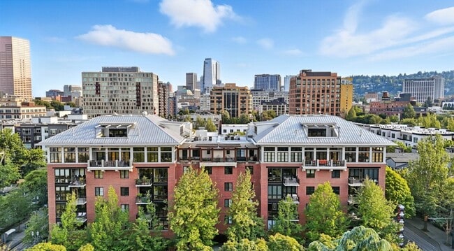 Building Photo - 1030 NW Johnson St Rental