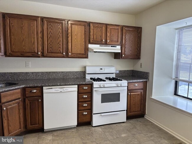 Photo - 2028 Yorktown N